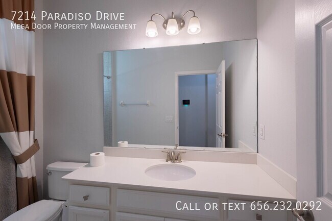 Building Photo - 7214 Paradiso Dr