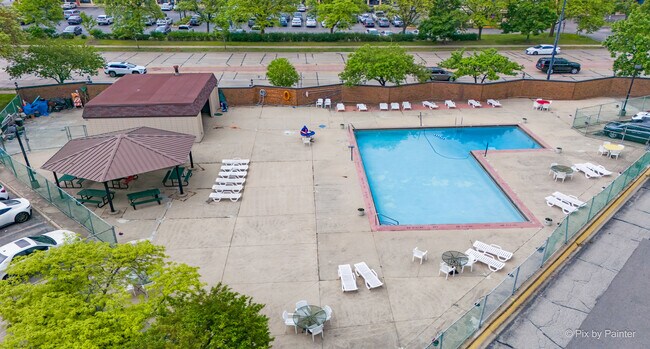 Building Photo - 300 S Roselle Rd