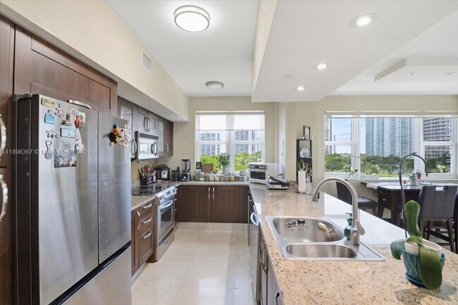 Building Photo - 20000 E Country Club Dr