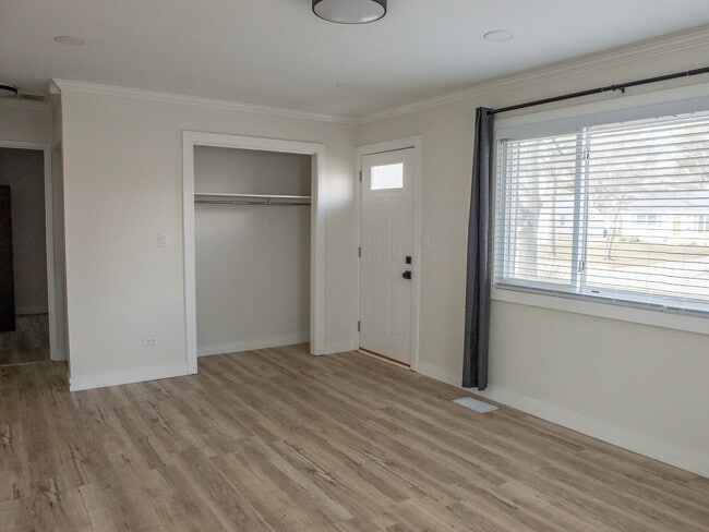 Building Photo - 2203 Sigwalt St