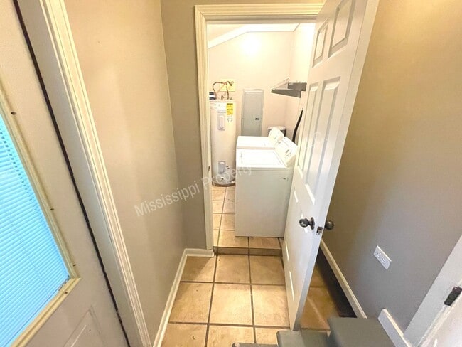 Building Photo - 4BR/2BA Home
