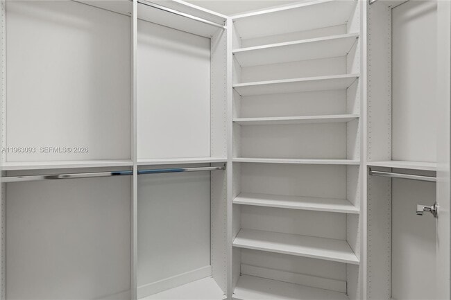 Building Photo - 999 SW 1st Ave