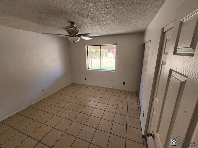 Building Photo - 2222 E 27th Ln