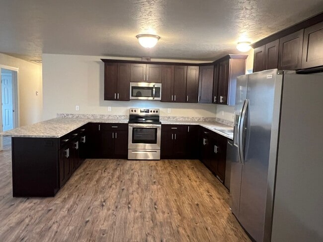 Building Photo - 3 Bedroom Charming Duplex