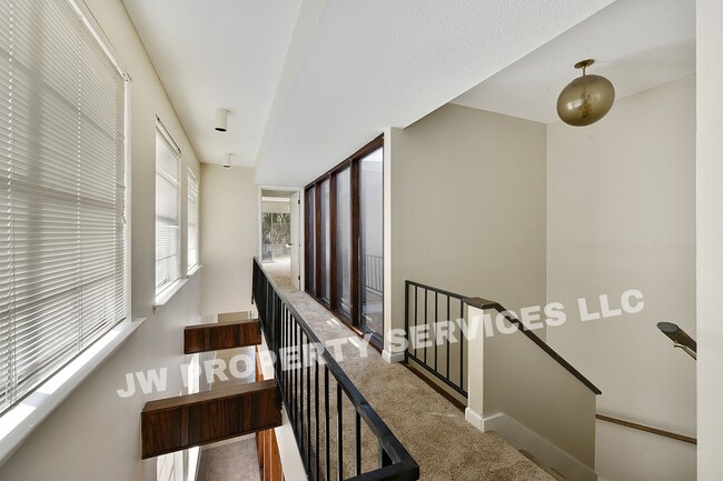Building Photo - 311-311 Lilac St