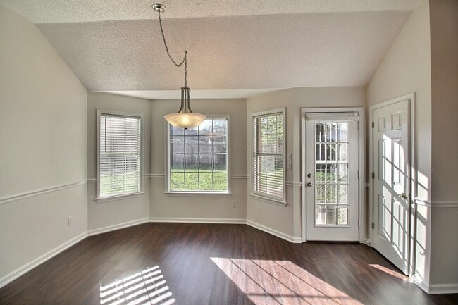 Building Photo - 1479 Wolf Ridge Dr