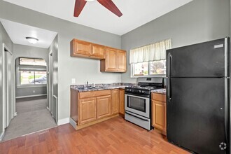 Building Photo - 129 Newburn Ave