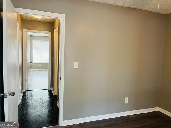 Building Photo - 142 Summerwood Dr