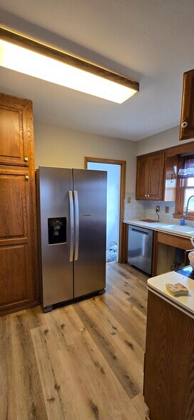 Building Photo - 2027 Glenbrook Dr