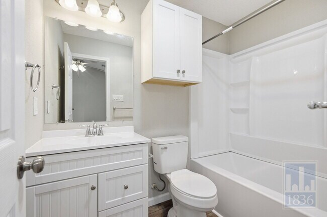 Building Photo - 13305 Waverly Ct