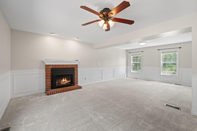 Building Photo - 406 Lakewood Dr