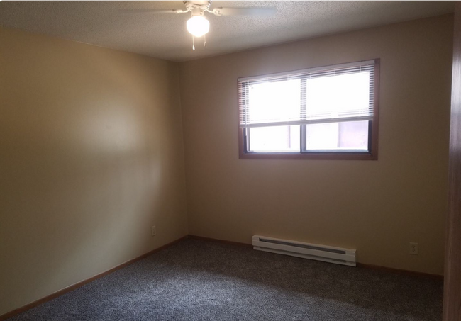 Building Photo - 2 Bedroom, 1 Bathroom Apartment w/ Attache...