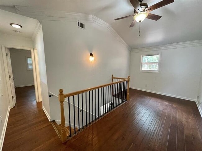 Building Photo - 8940 Bay Dr