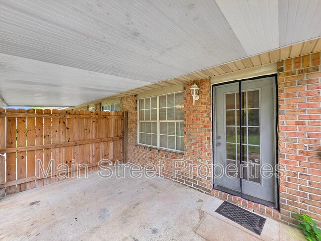 Building Photo - 3359 Green Briar Cir