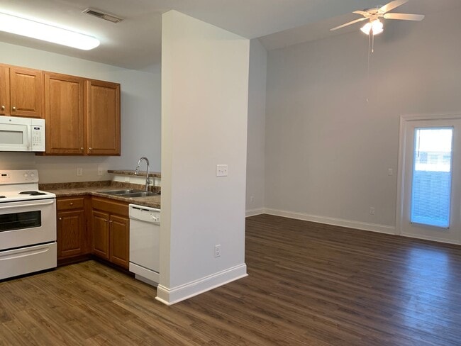 Building Photo - 3 Bedroom 2 Bath Townhome in Pleasant Grov...