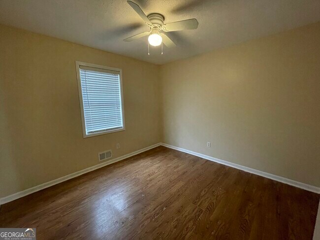 Building Photo - 2596 Woodland Dr NW