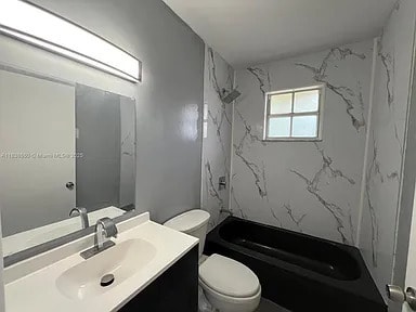 Building Photo - 451 NE 136th St