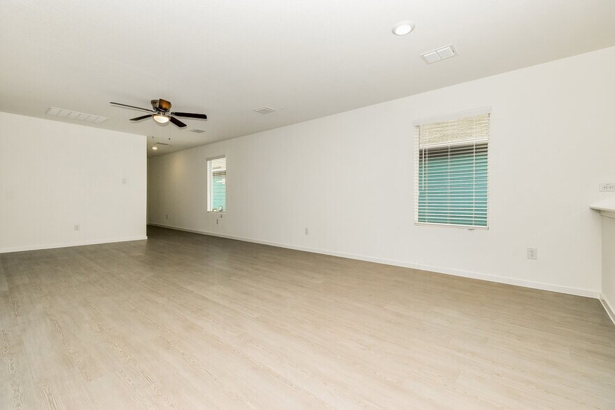 Building Photo - 928 Calley Pear Trl