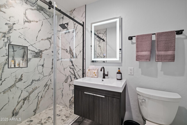 Building Photo - 2546 N 69th Pl