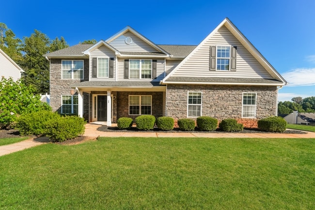 Building Photo - 49 Windcrest Dr