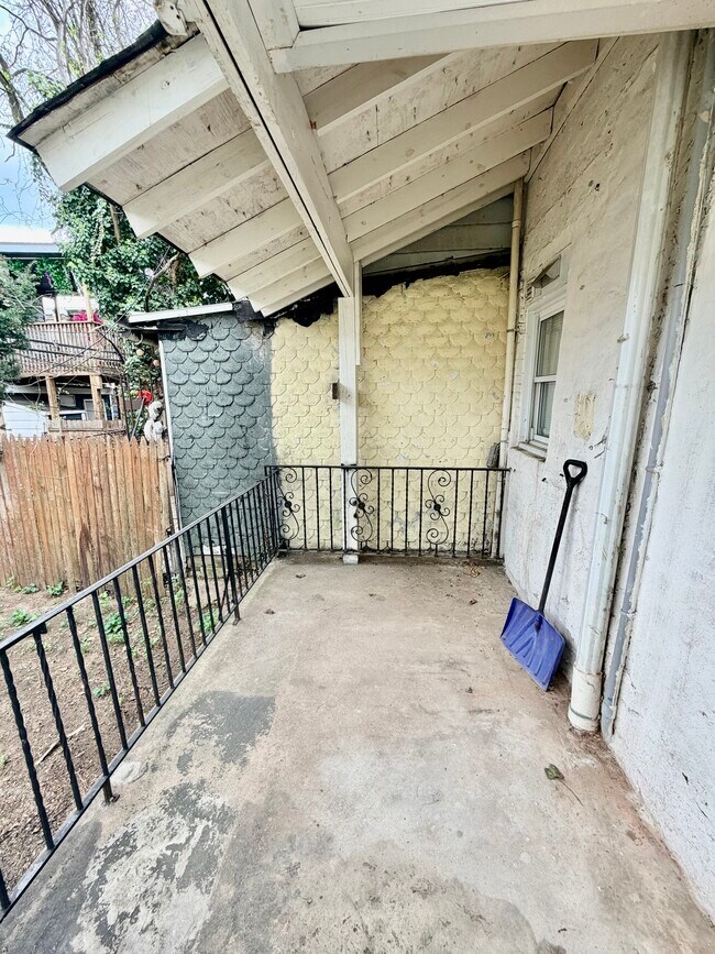 Building Photo - 5023 Tacoma St