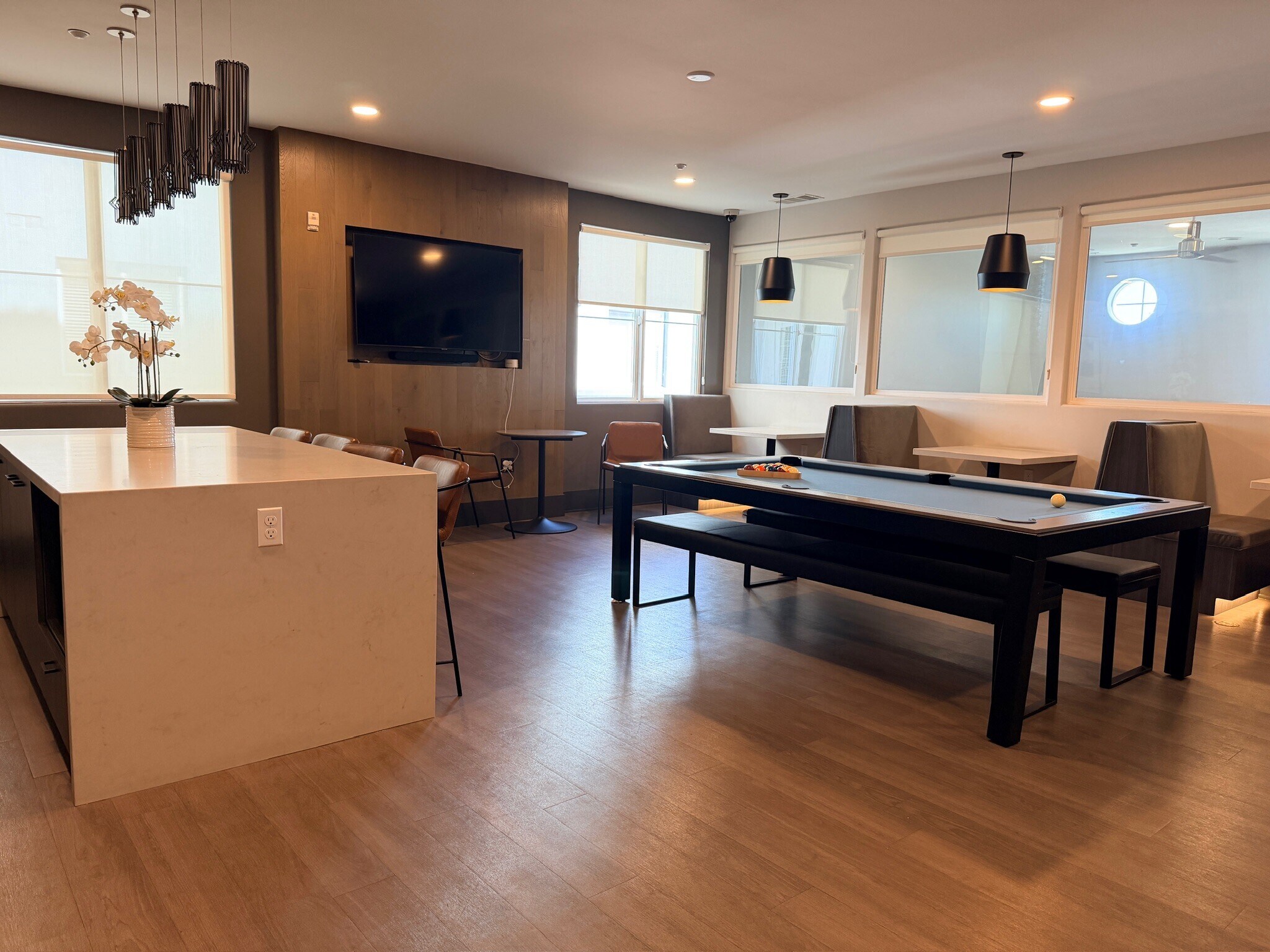 Entertainment and Meeting Room - 3950 Ohio St