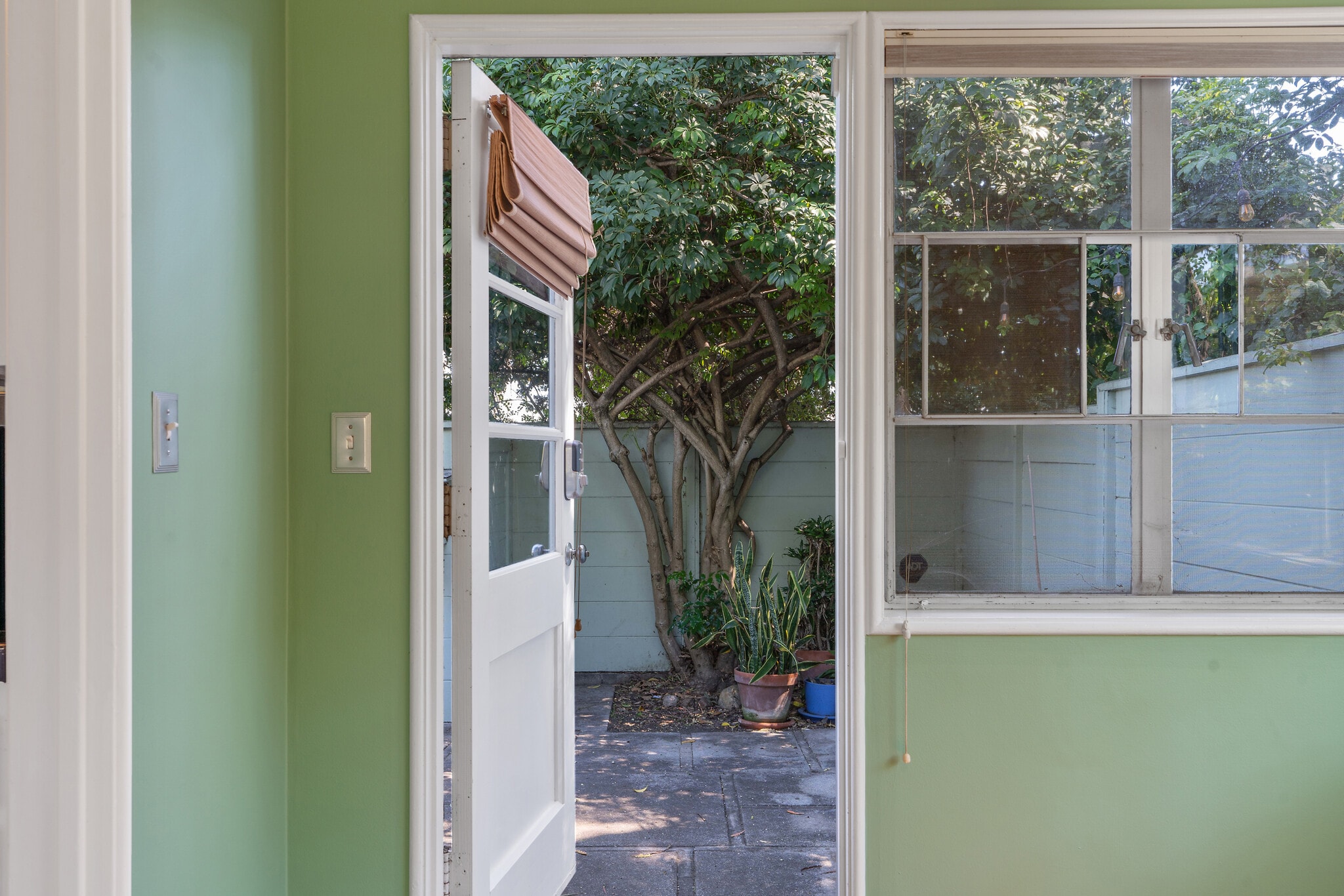 Building Photo - 5116 Village Grn