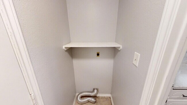 Building Photo - 1619 Leader Dr