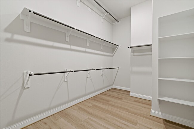 Building Photo - 2131 Villa Flora Ln