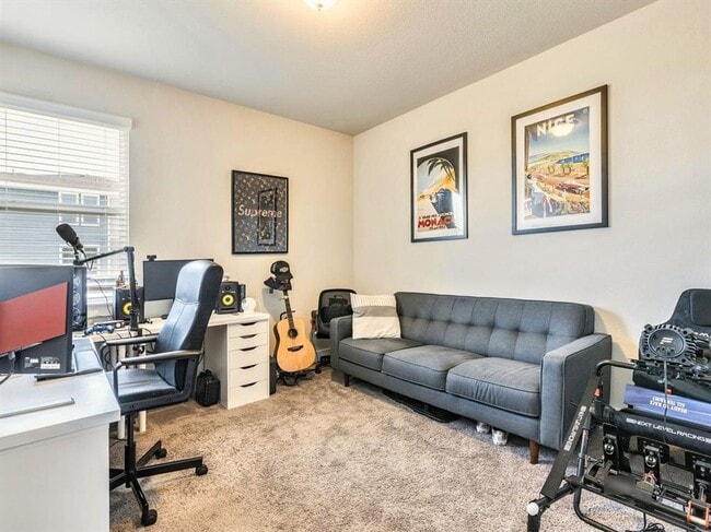 Building Photo - Inviting 4/BR 2.5/BA Home in Austin