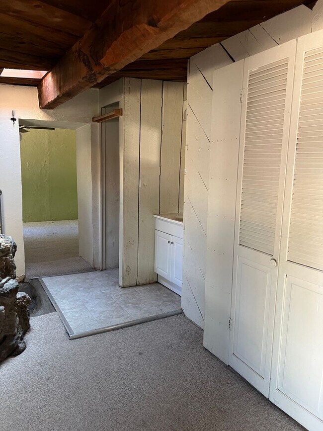 Building Photo - 508