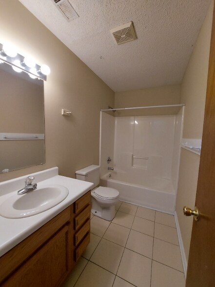 Building Photo - 220 Wyndham Cir