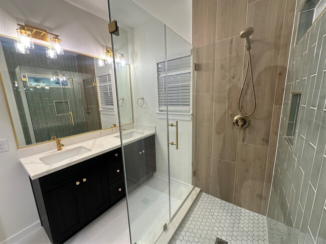 Building Photo - 6004 Bacher St