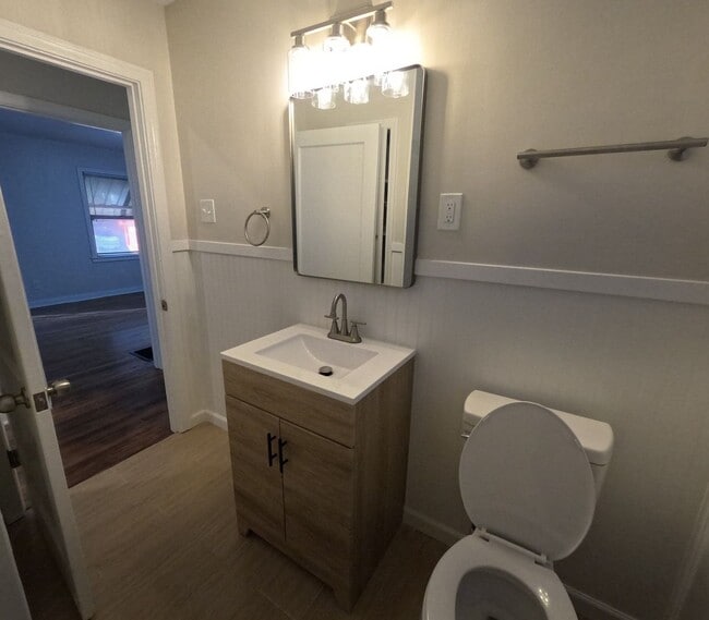 Building Photo - Cozy 2bed 1 bath