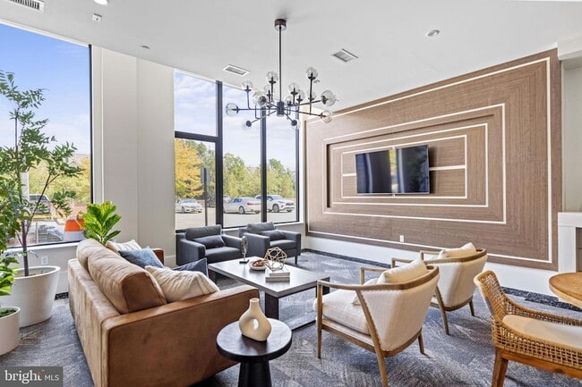 Building Photo - 801 N Fairfax St