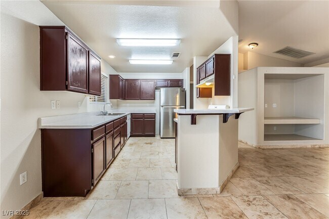 Building Photo - 857 Lantham Pl
