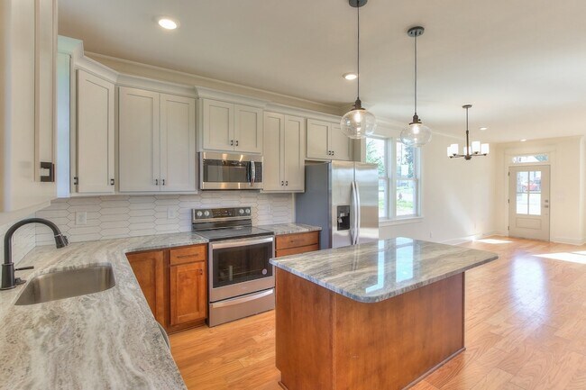 Building Photo - 3600 Quail Dr
