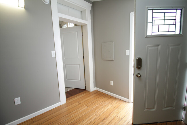 Building Photo - 1231 Hull St