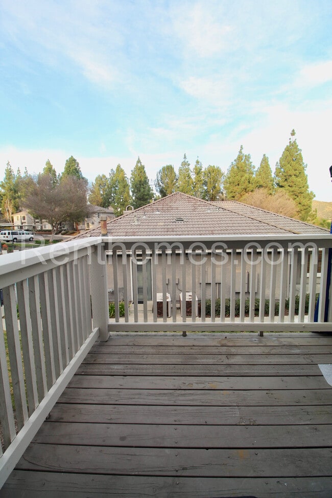 Building Photo - Rancho Bernardo, 14912 Avenida Venusto #6 - Brand New Carpet! Granite Counters, Comm Pool, Spa, T...