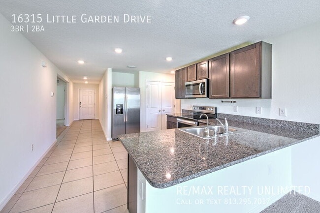 Building Photo - 16315 Little Garden Dr