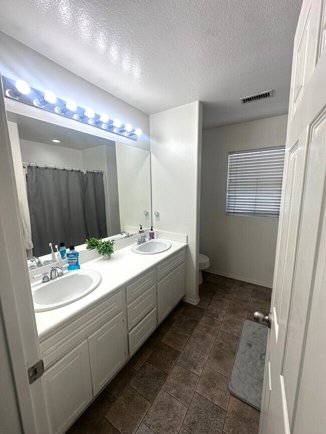 Building Photo - 24526 Montevista Cir