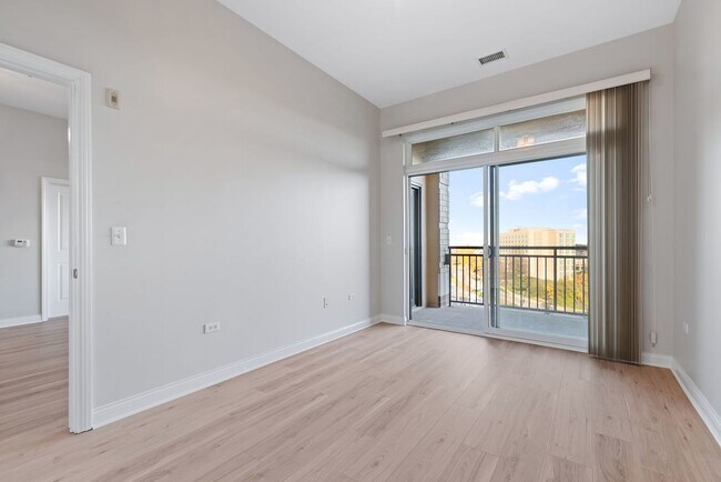Building Photo - 850 Village Center Dr