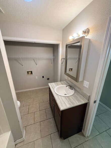 Building Photo - 822 Hardy Springs Cir