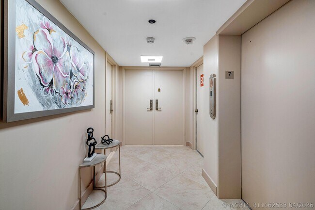 Building Photo - 250 S Ocean Blvd