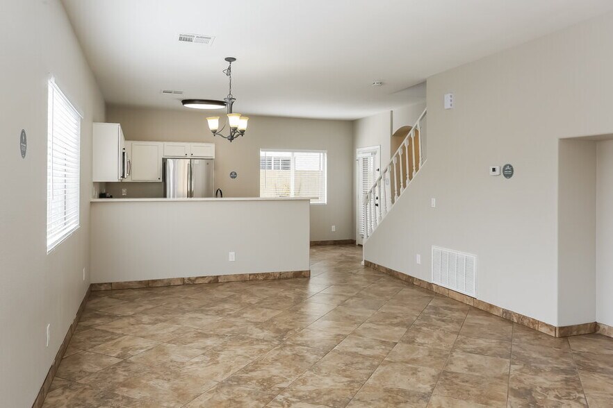 Building Photo - 7210 S 8th Pl