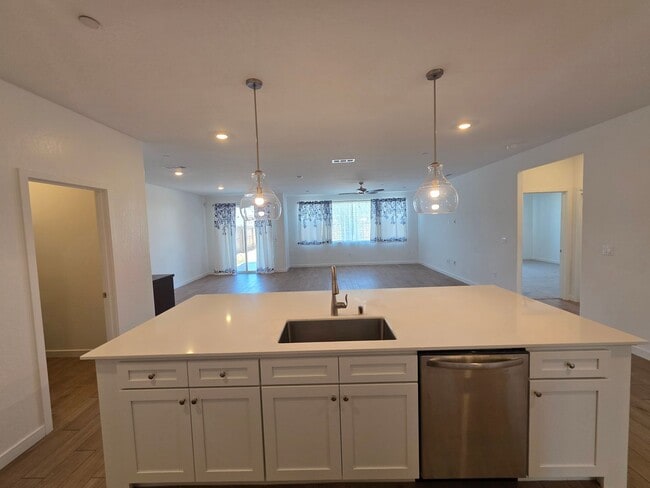 Building Photo - 3 bedroom 2 bathroom home with Solar and y...