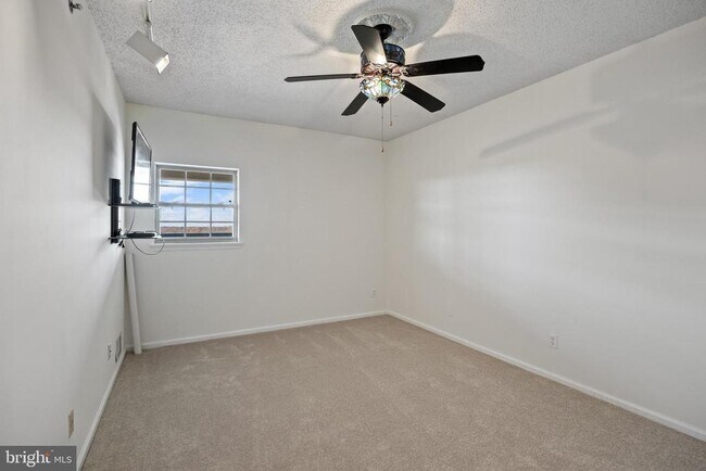 Building Photo - 6072 Main St