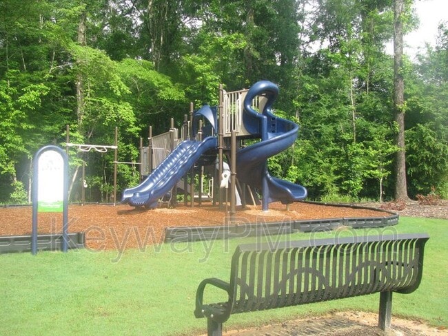 Building Photo - 202 Linsmore Ave