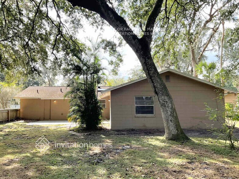 Building Photo - 978 Oak Dr