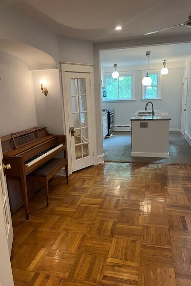 Building Photo - 110 E Roumfort Rd